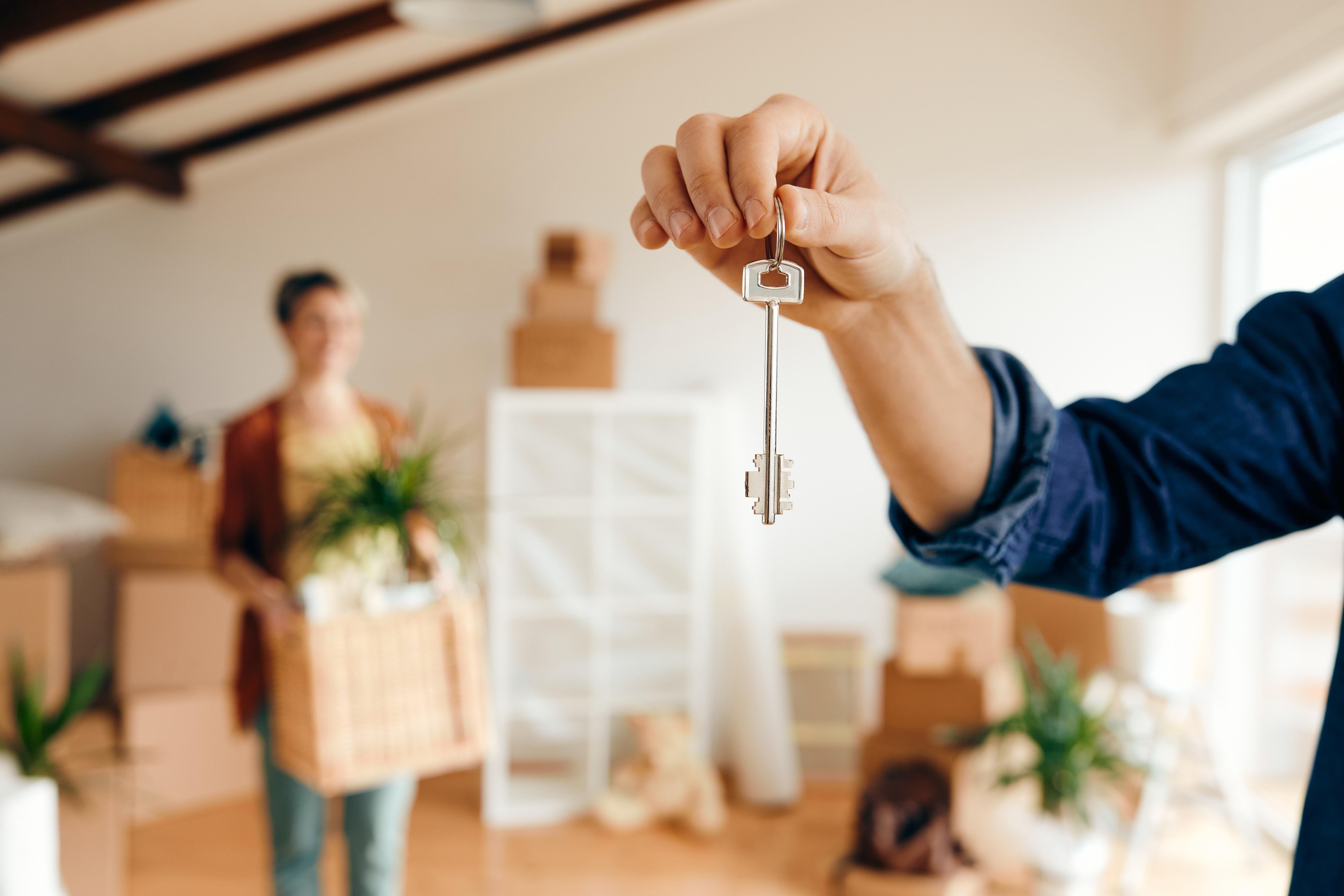 closeup-man-holding-key-his-new-home